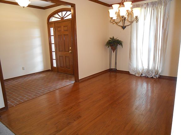 4th image of 14 Oakridge Dr