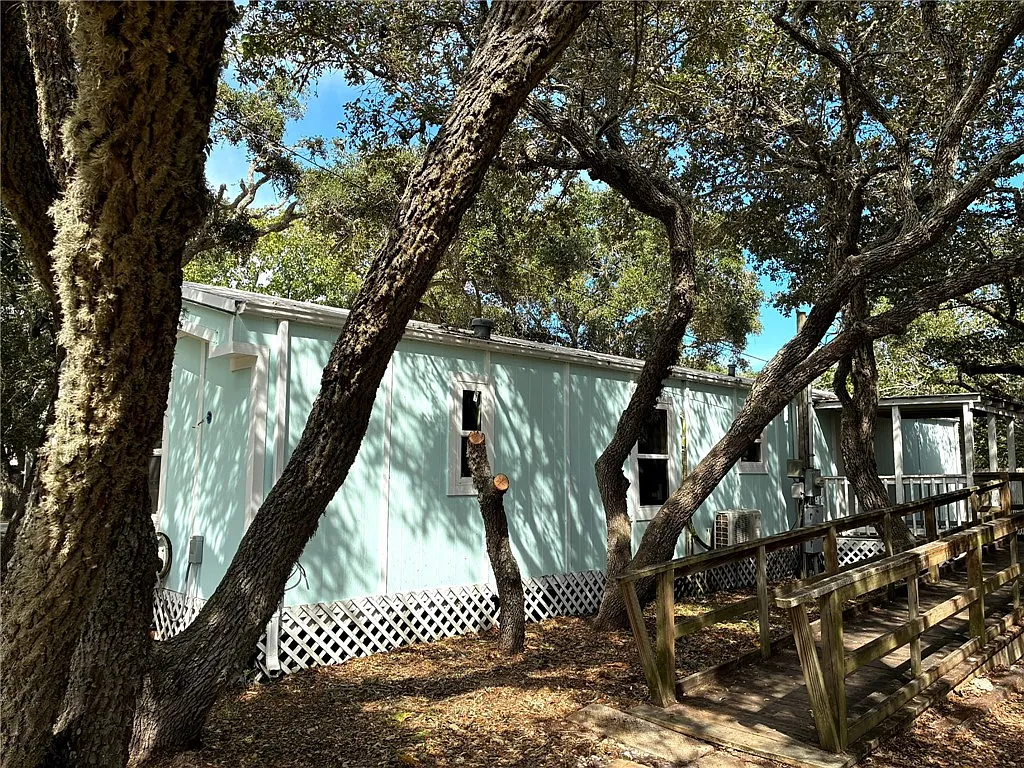2 bed, 1.5 bath, 784 sqft, $800 — Photo 3
