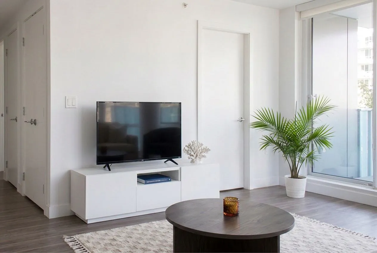 English Bay Residences — Photo 4