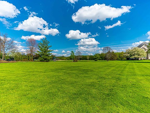 2nd image of 13 Crescent Ln Lot 13