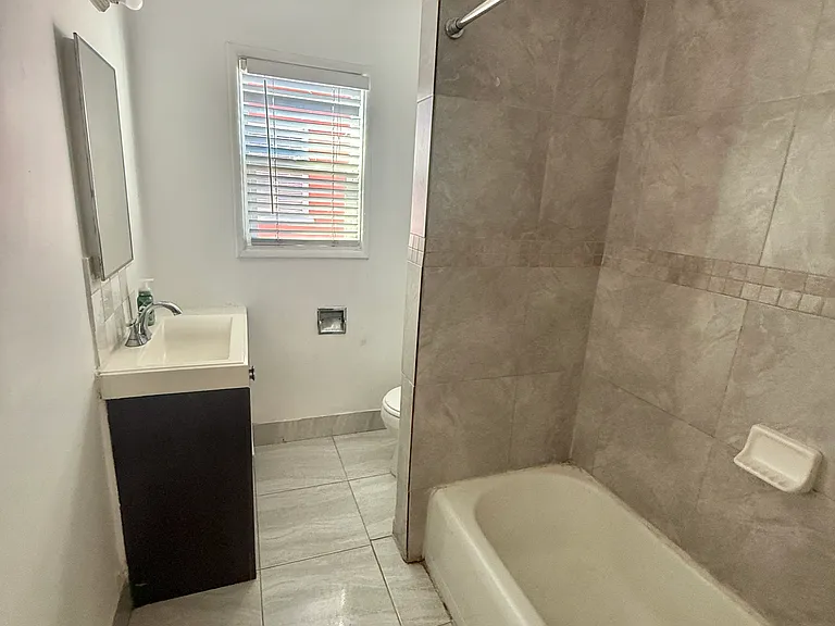 221 W 14th St #223 — Photo 15