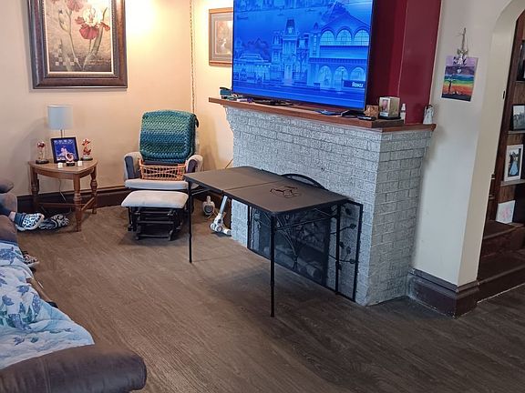 2nd image of 209 3rd Ave NE