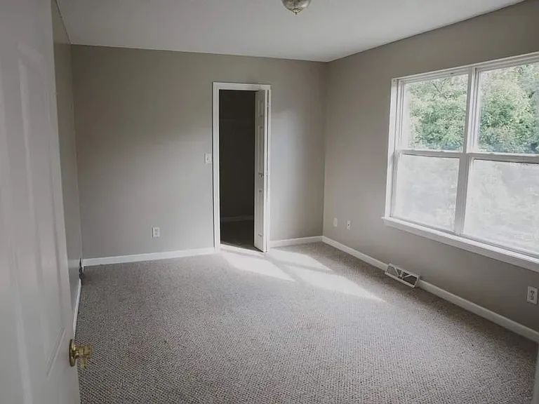 4517 Clark St #UPPER — Photo 6