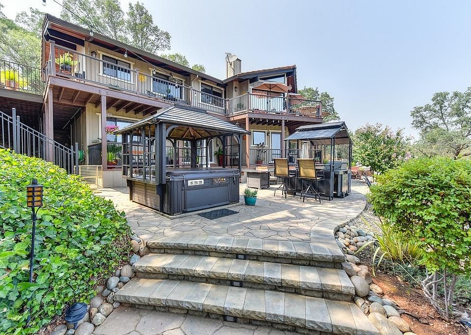 1st image of 2441 Sleepy Hollow Dr