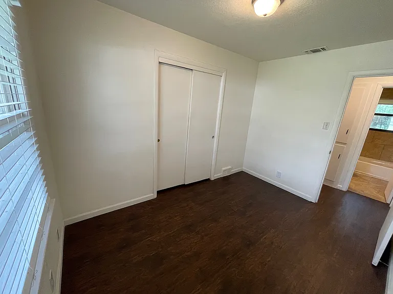 4749 Laverda Dr — Photo 37