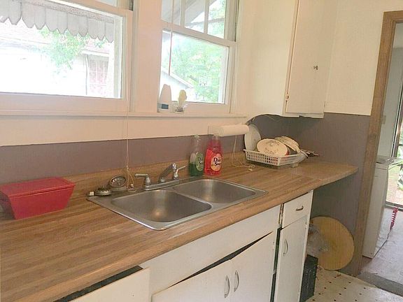 4th image of 3704 W Blount St
