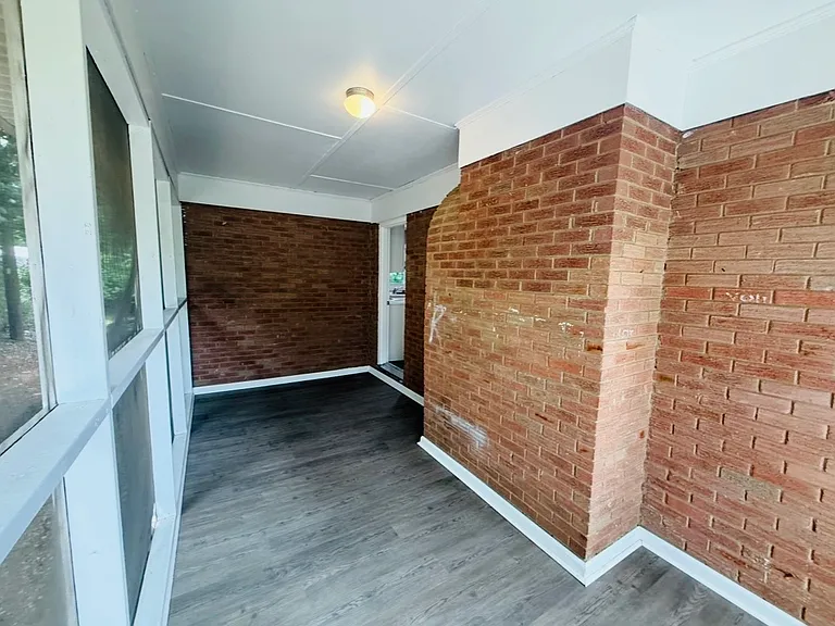 304 E Barr St — Photo 22