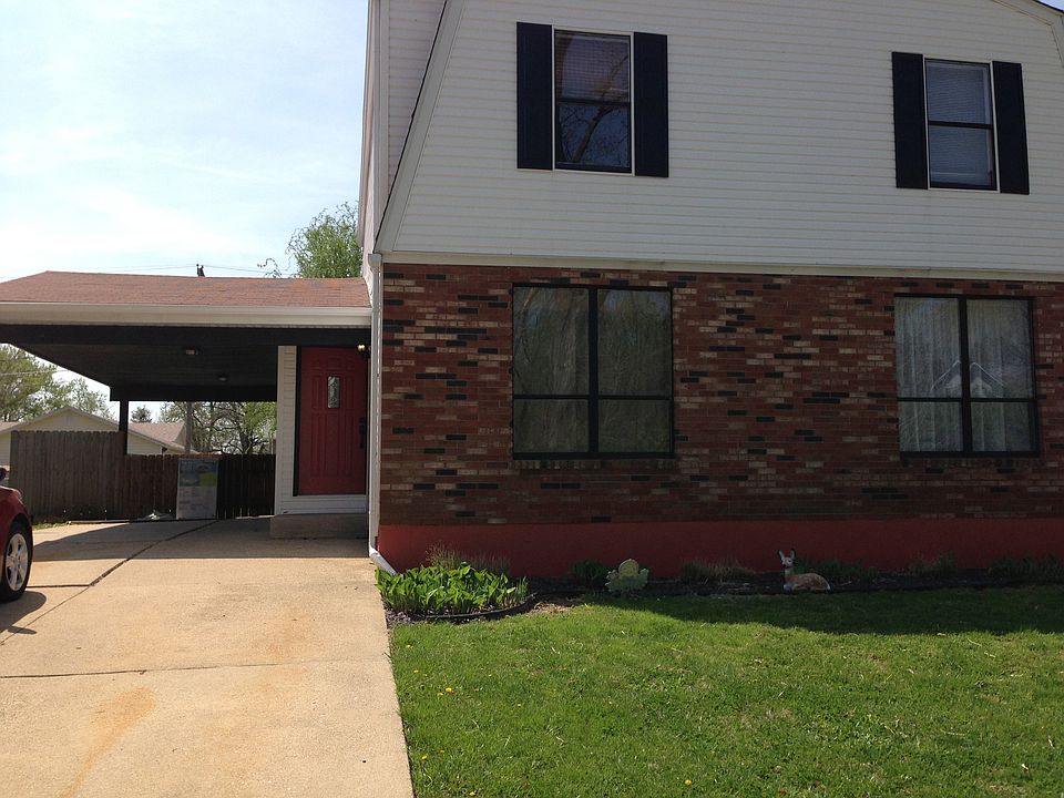 1st image of 218 Elm Dr