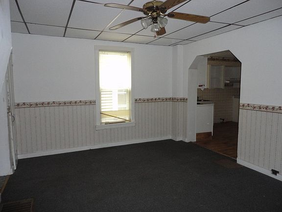 3rd image of 209 E 3rd St