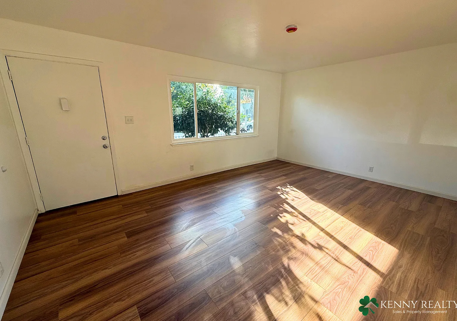 Updated 2BR/1BA Duplex Unit in Burlingame Private Backyard & Detached Garage — Photo 2