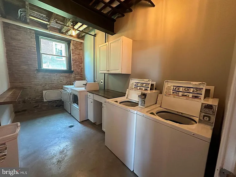 820 W Market St #2B — Photo 19