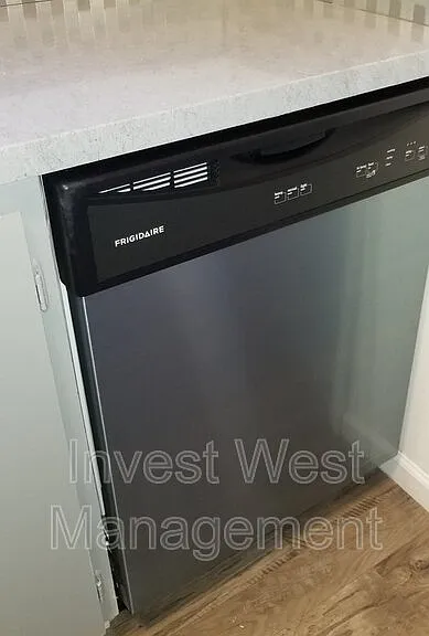305 NE 104th Ave — Photo 16