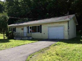 1 1/2 Maple Dr, Carbondale, PA 18407