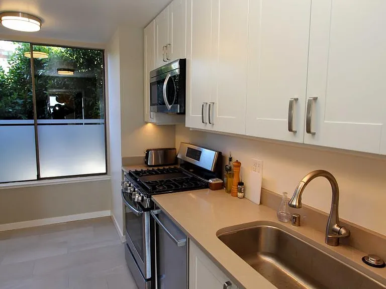 677 Connecticut St — Photo 17