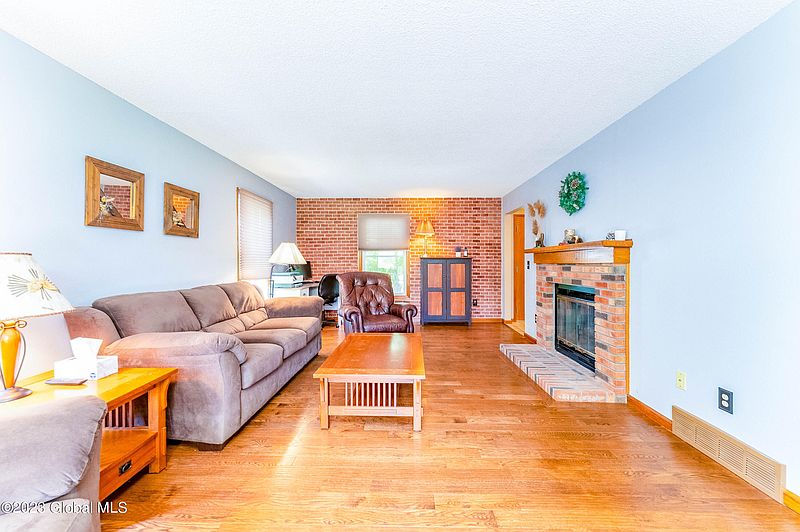 3rd image of 6046 Johnston Road