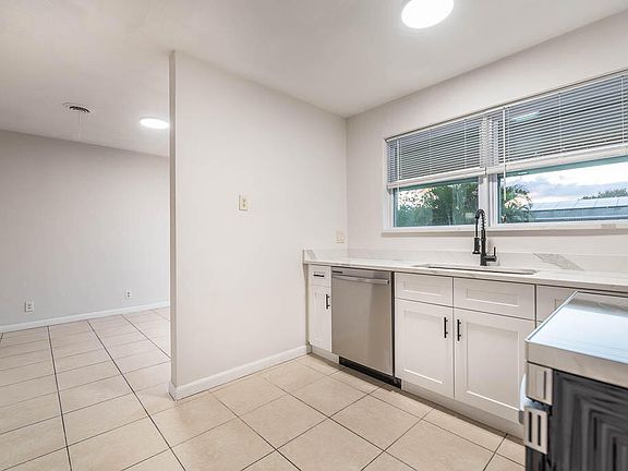 3rd image of 1302 S Congress Avenue