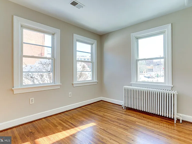 530 E Alexandria Ave — Photo 5