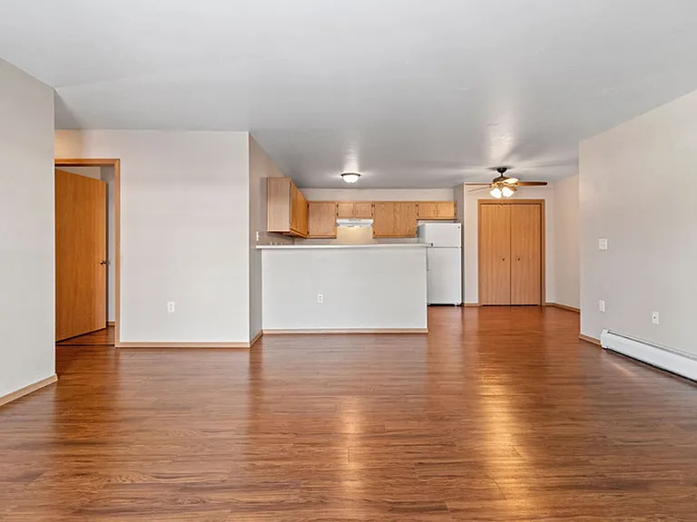Charlotte Court Apartments — Photo 10