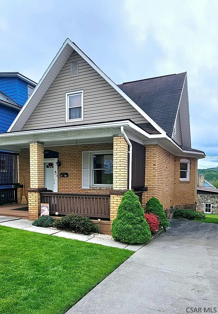 2402 Graham Ave photo 1