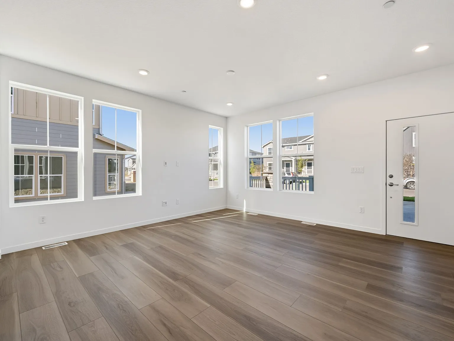 3 bed, 2.5 bath, 1489 sqft, $2,400 — Photo 4