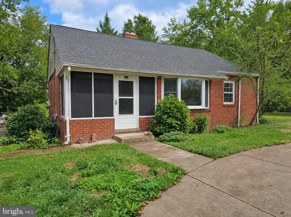 4731 Edwards St, Alexandria, VA 22312