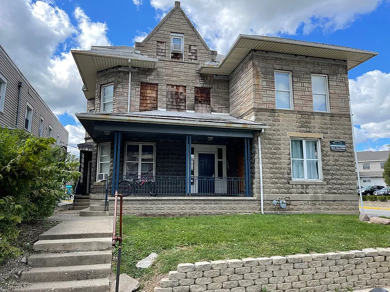 321 Vine St — Photo 1