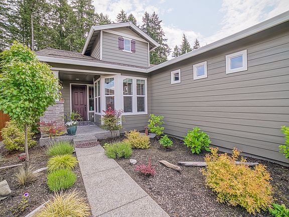 3rd image of 4814 Meriwood Dr NE