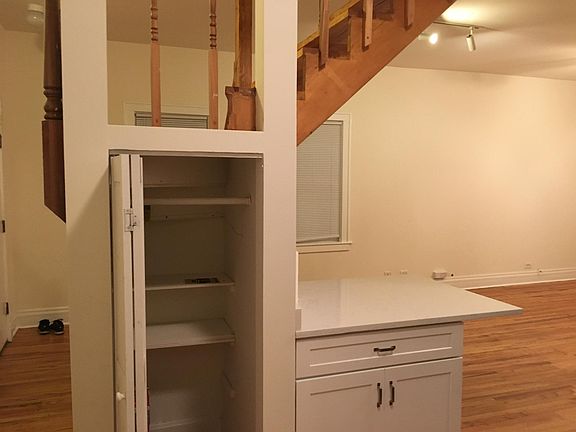5th image of 2305 W Fullerton Ave #1E