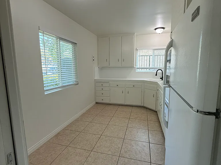 446 E Cypress Ave — Photo 11
