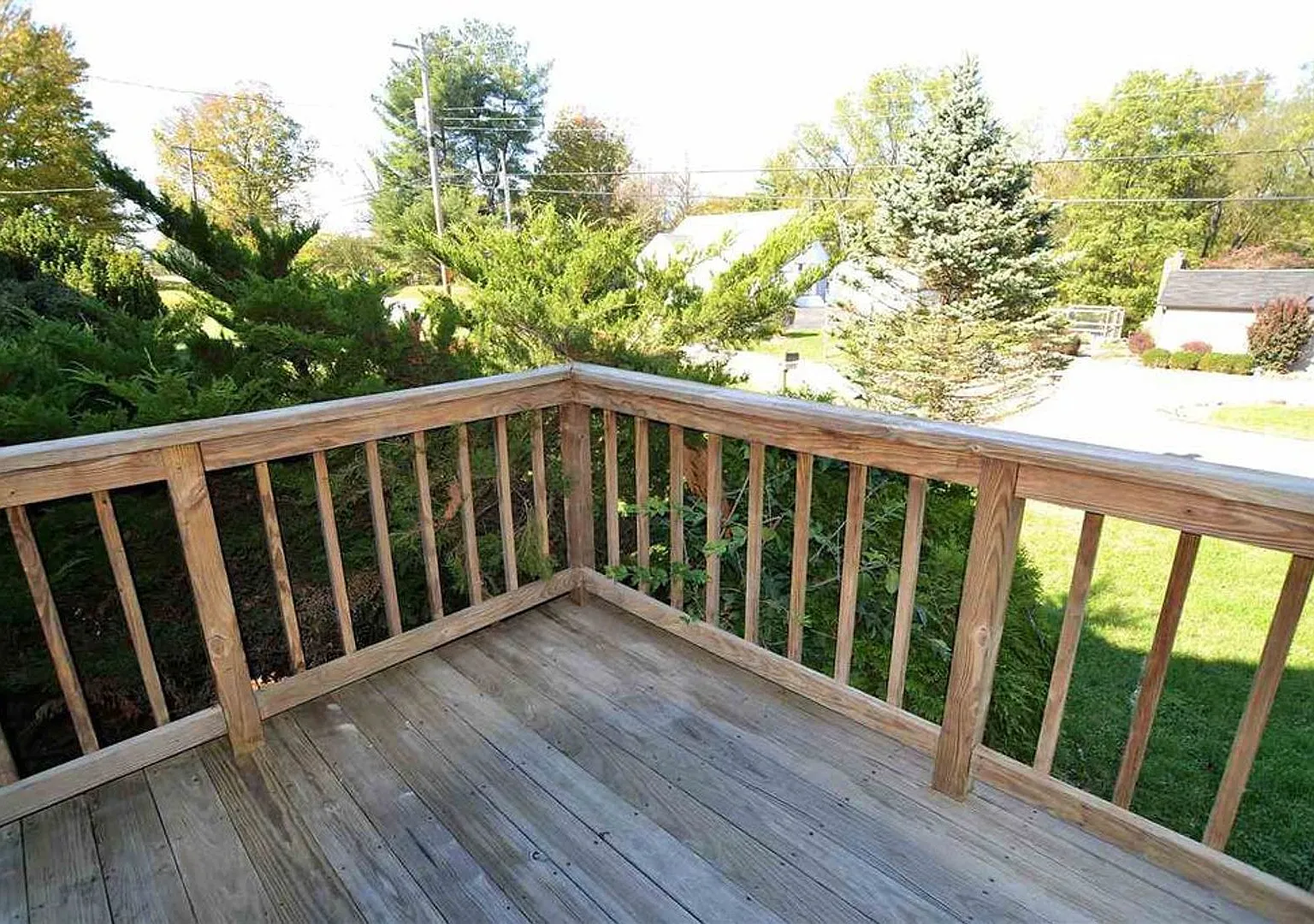 Incredible location! 4 BD/2 BA Home. Across from IU Golf Course and Baseball Field. — Photo 3
