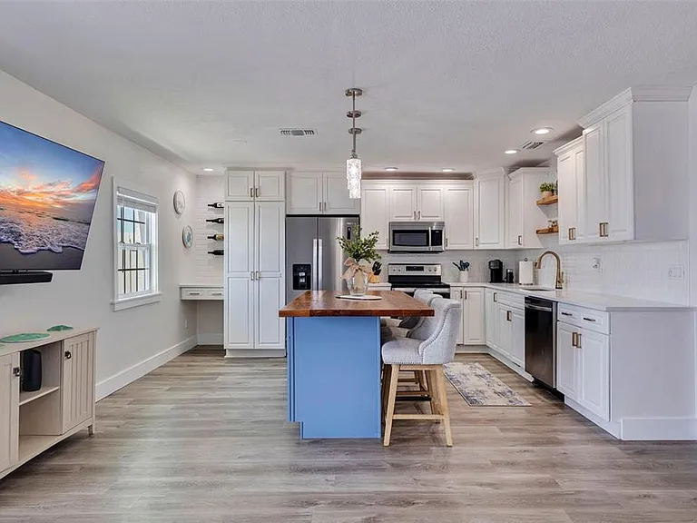 5266 Beach Dr SE #B — Photo 5