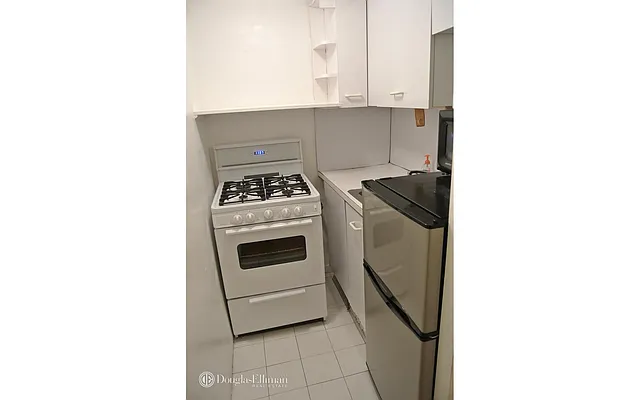 Rented by Douglas Elliman | media 18