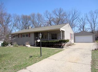 361 Country Club Ter, Battle Creek, MI 49015