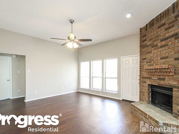 2nd image of 1037 Pepperidge Dr