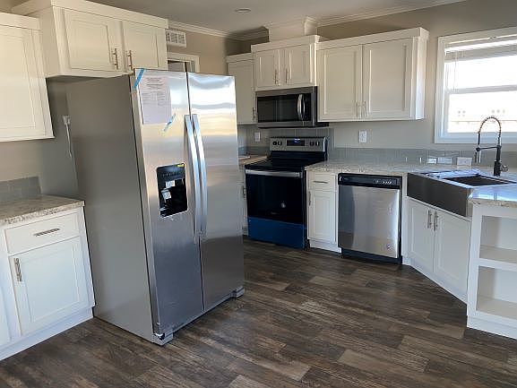 2nd image of 3300 Killingsworth Ln #952