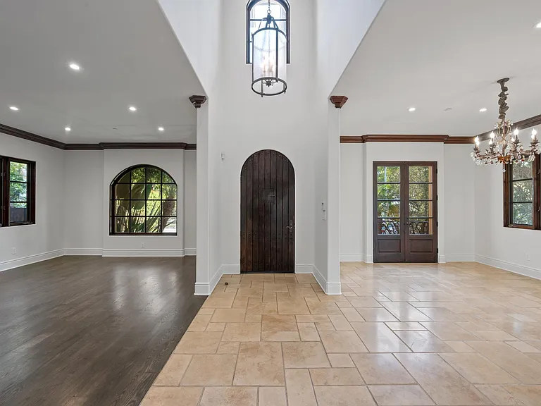305 N Palm Dr — Photo 50
