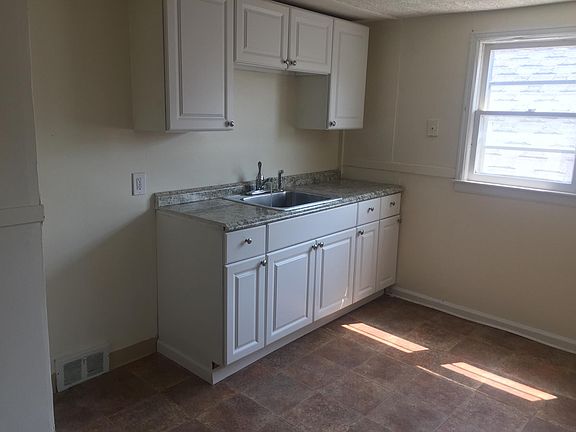 5th image of 408 Shirley Ave