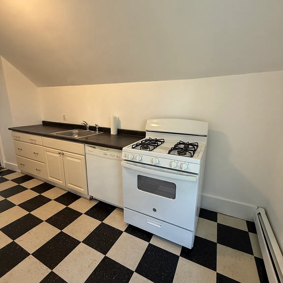 1 bed, 1.0 bath, 99999 sqft, $2,000 — Photo 1