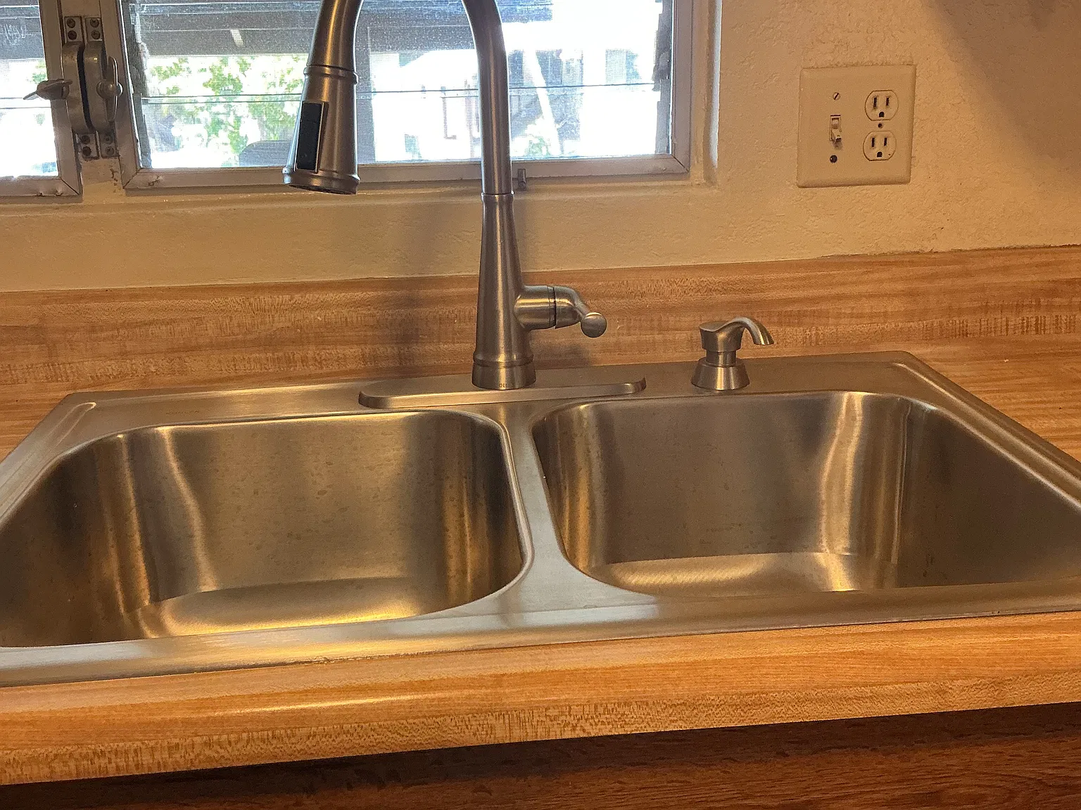2 bed, 768 sqft, $2,200 — Photo 3