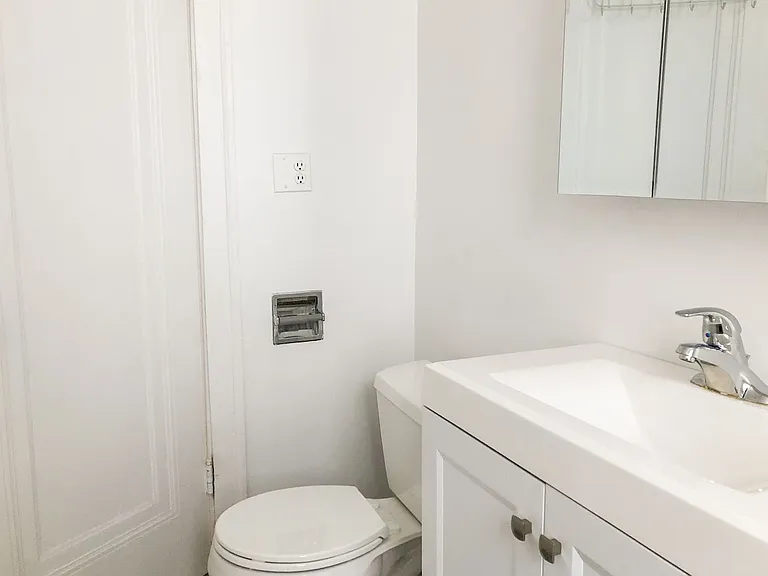 1478 W Byron St — Photo 12