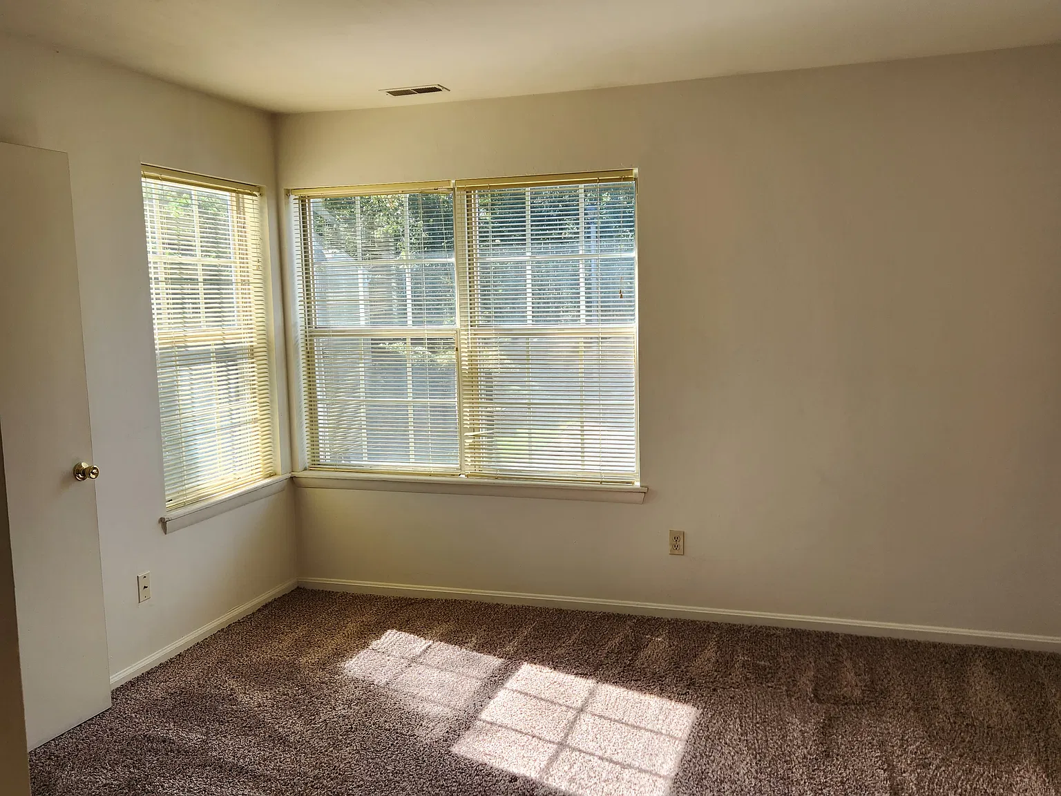 2 bed, 1060 sqft, $2,200 — Photo 4