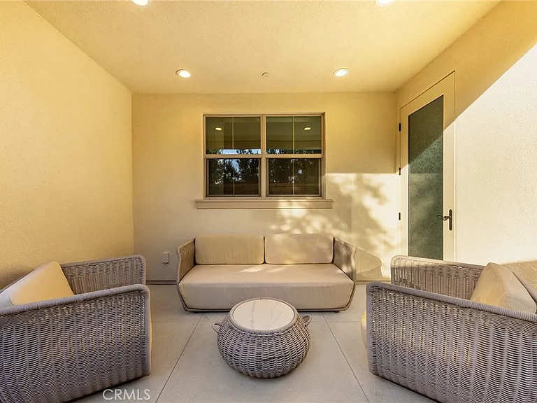 117 Henson — Photo 36