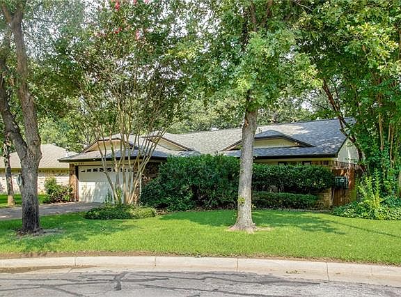 2nd image of 2105 Rainwood Ct