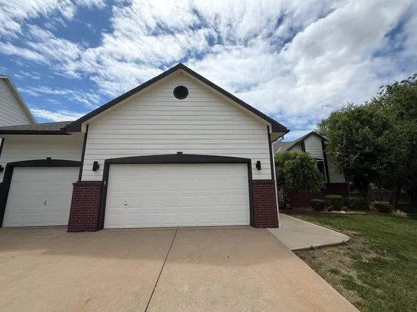 407 Country Hills Ct, Augusta, KS 67010