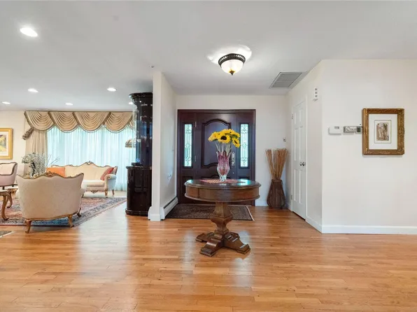155 Elm Drive, East Hills, NY 11576