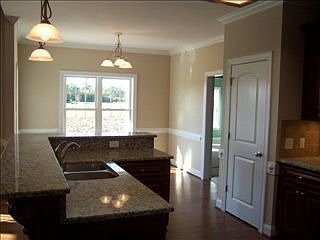 4th image of 302 Ashland Dr