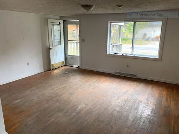 4th image of 310 S 6th St
