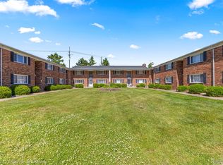 31831 Grand River Ave Unit 86, Farmington, MI 48336