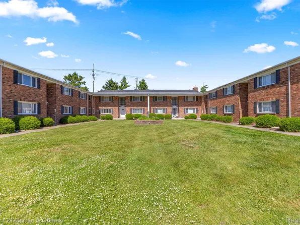 31831 Grand River Ave Unit 86, Farmington, MI 48336