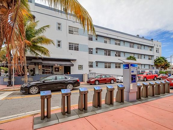 5th image of 1360 Collins Ave APT 302